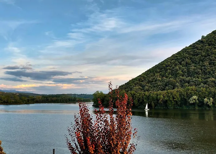 Le Finestre Sul Lago